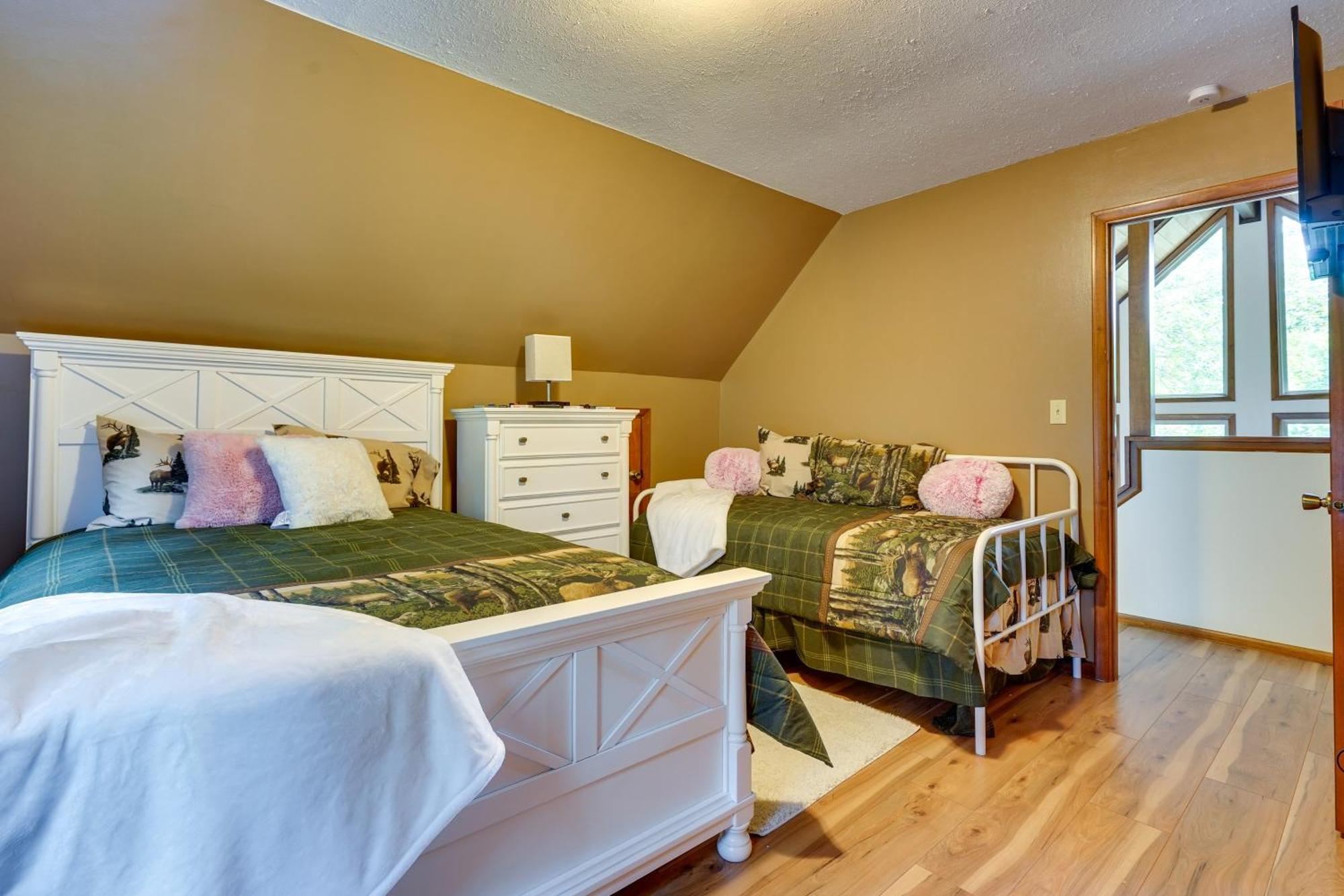 Howard Cabin Rental About 3 Mi To Apple Valley Lake! Mount Vernon Экстерьер фото